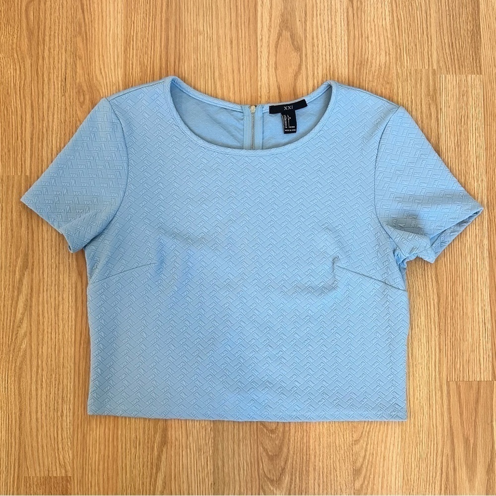 FOREVER 21 Tiffany Blue Crop Top Zipper Back Short Sleeve Short Cap Sleeve